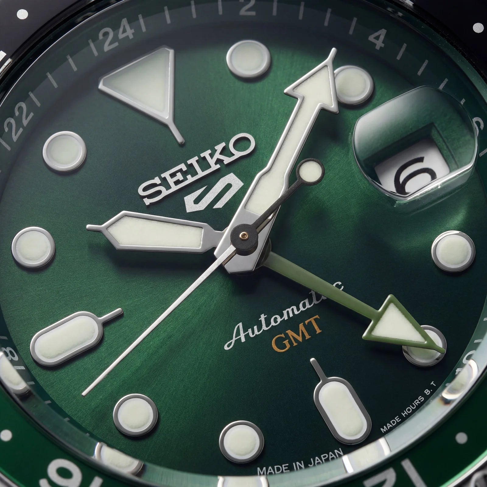 Seiko 5 Sports GMT Movement Like Back Open Quartz Machine Green Dail Date Working