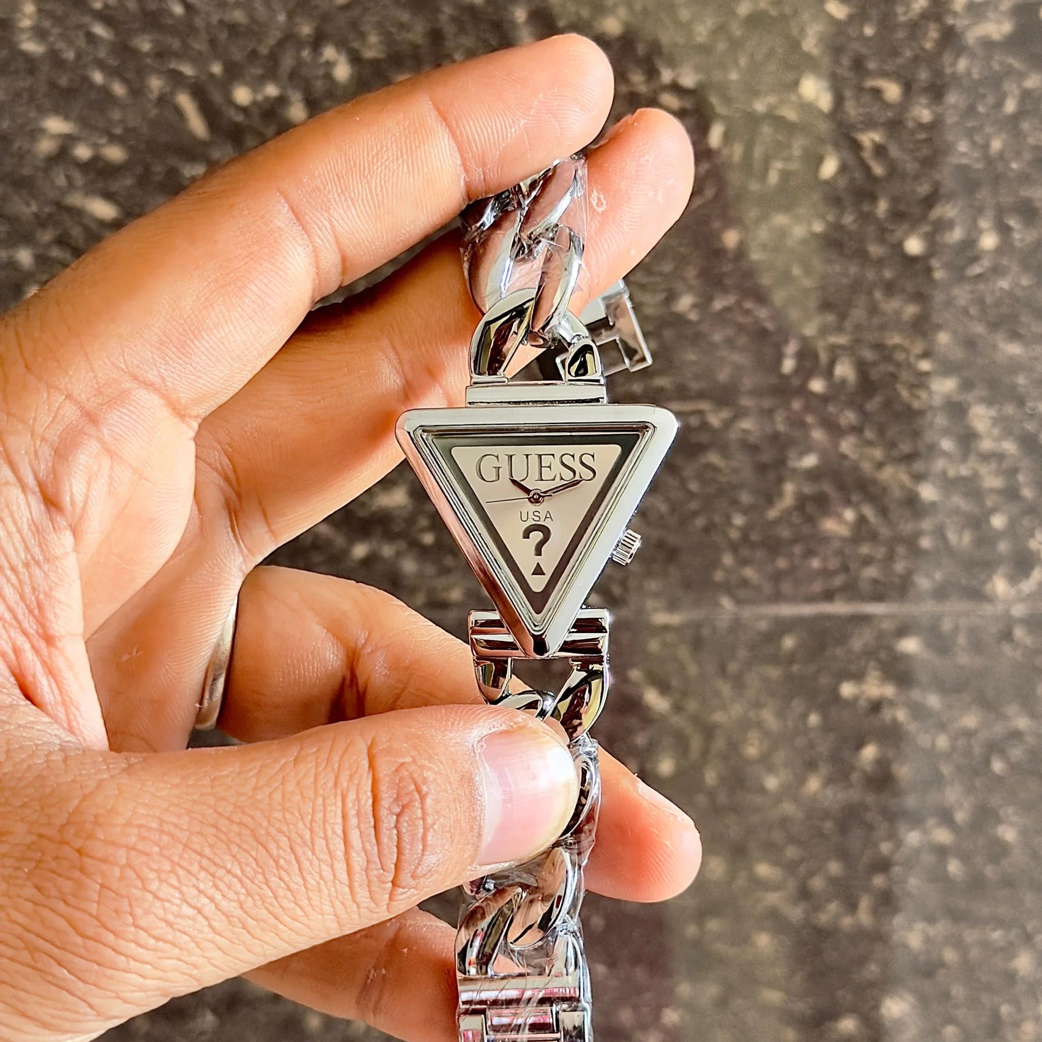 Guess Fame Silver Triangle Dial Quartz