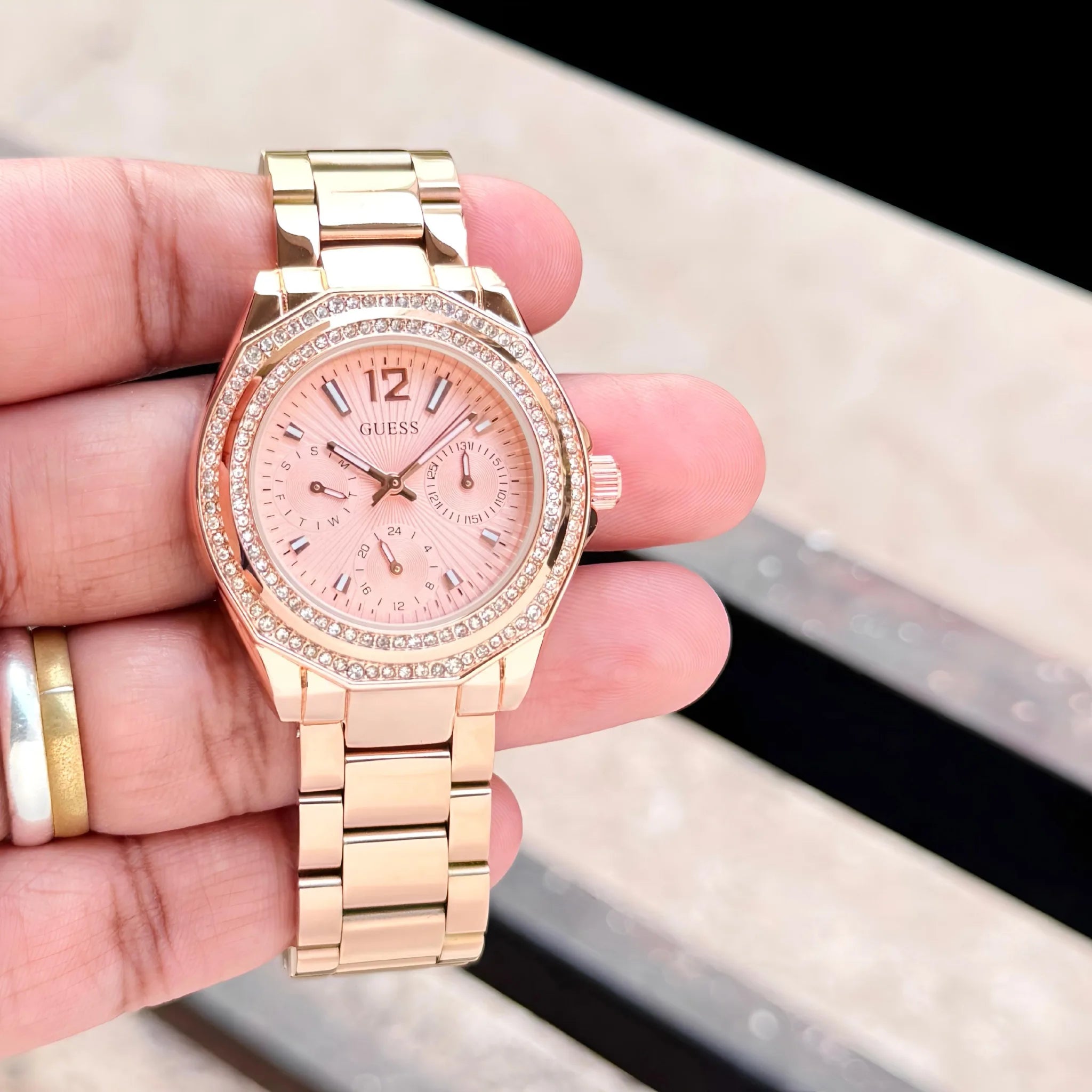 Guess GW0685L3 – Rose Gold Chronograph