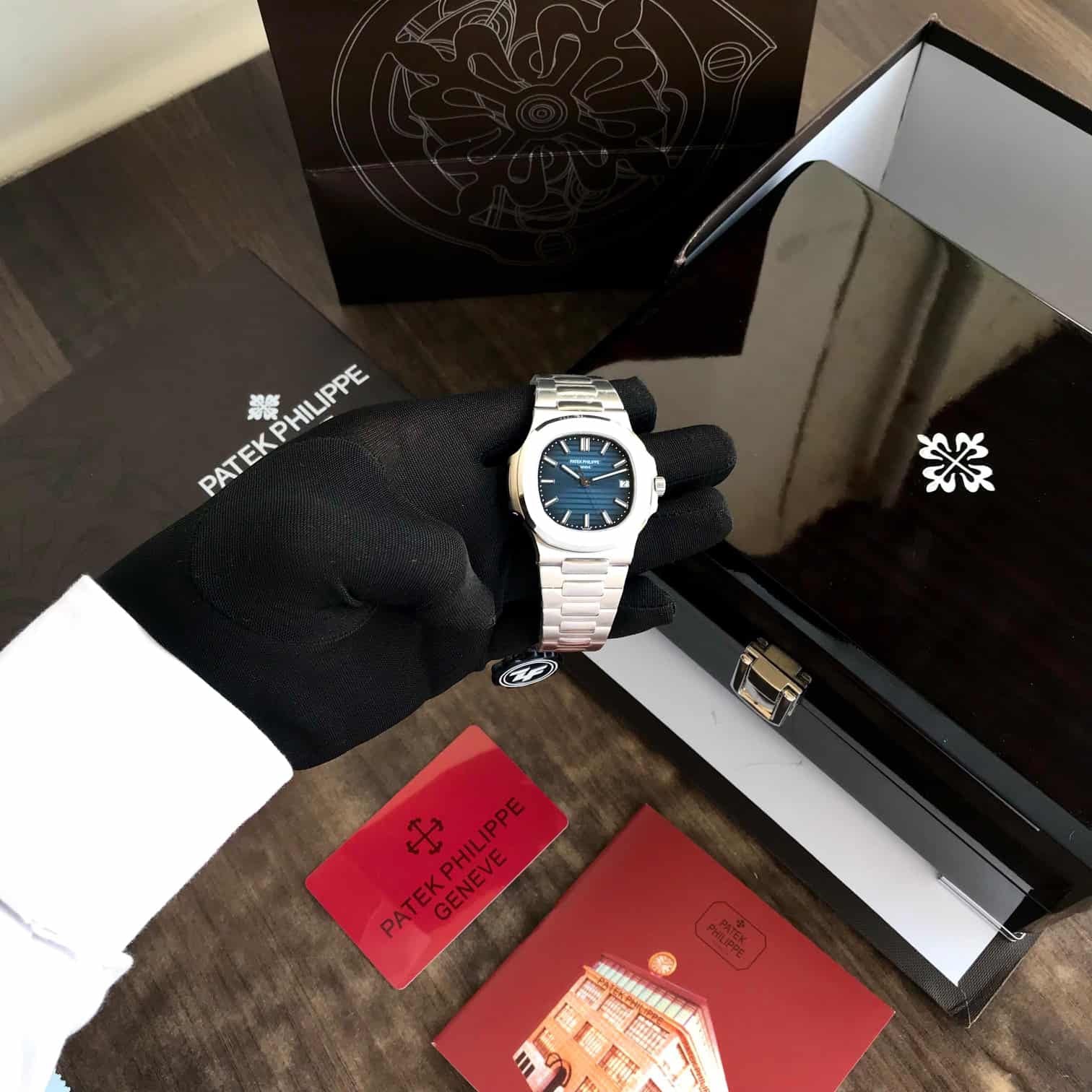 Patek Philippe Nautilus 5711/1R Stainless Steel Swiss ETA Automatic Mens Watch