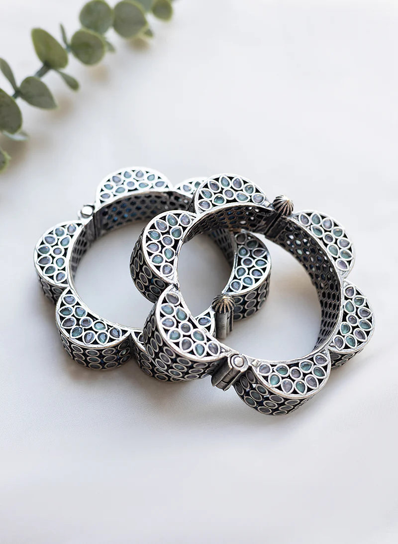 Pragya Bangle