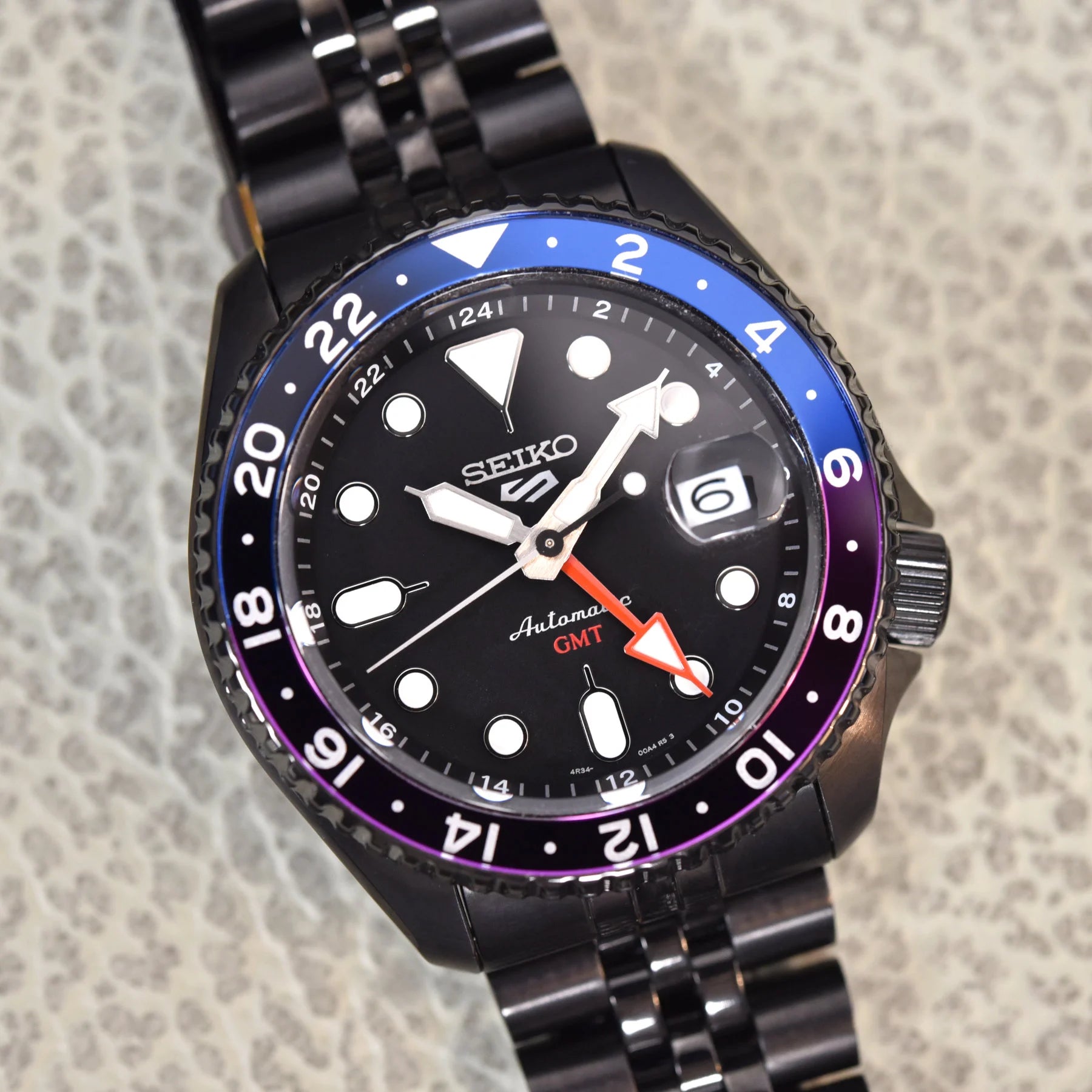 Seiko 5 Sports SKX GMT Sky Black, Silver Cloud