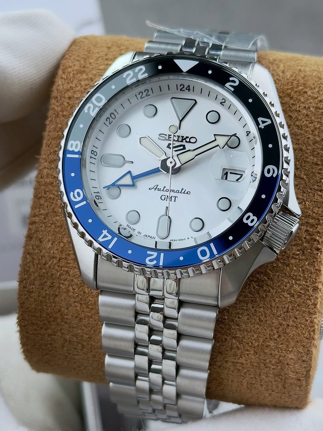 Seiko 5 Sports SKX GMT Sky Blue, Silver Cloud